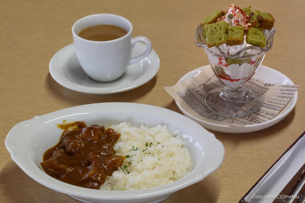 瑞穂町・古民家カフェ ルポのカレー、トライフルケーキ、コーヒー