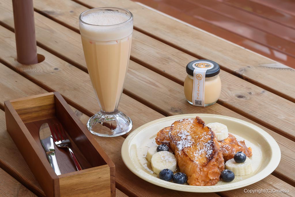 奥多摩町・しろまる卵カフェの、フレンチトースト、ミルクセーキ、プリン