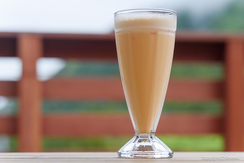 奥多摩町・しろまる卵カフェのミルクセーキ