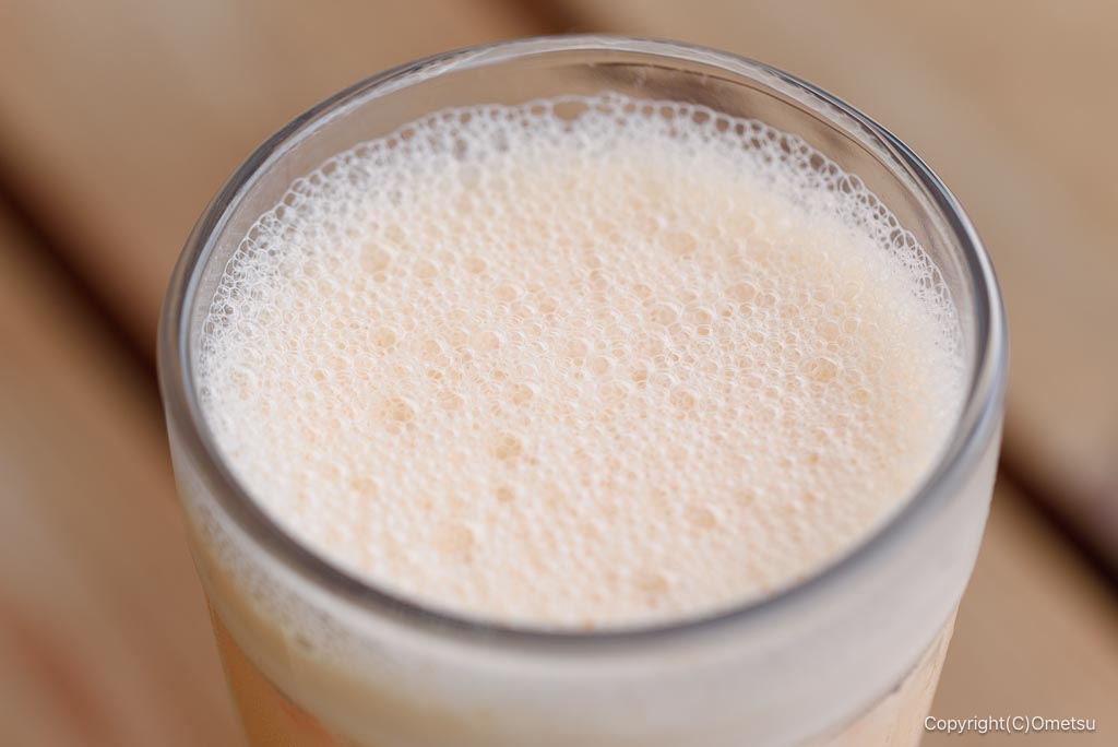 奥多摩町・しろまる卵カフェのミルクセーキの泡
