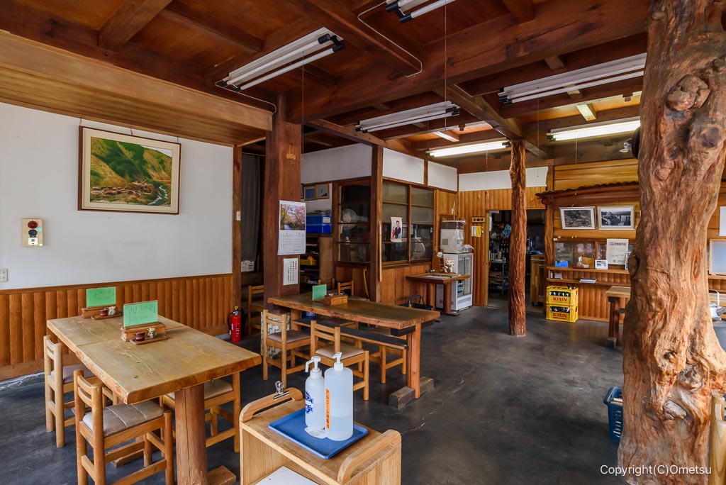 奥多摩町の蕎麦店・陣屋の店内