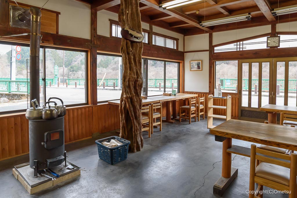 奥多摩町の蕎麦店・陣屋の店内の柱