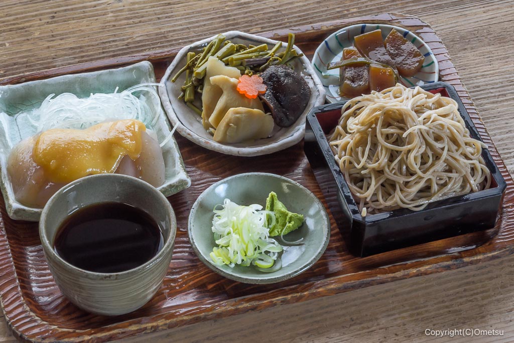奥多摩町の蕎麦店・陣屋の、そば定食