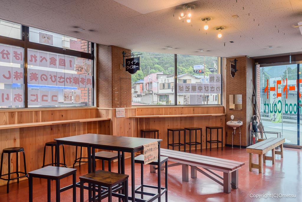 奥多摩フードコートの店内