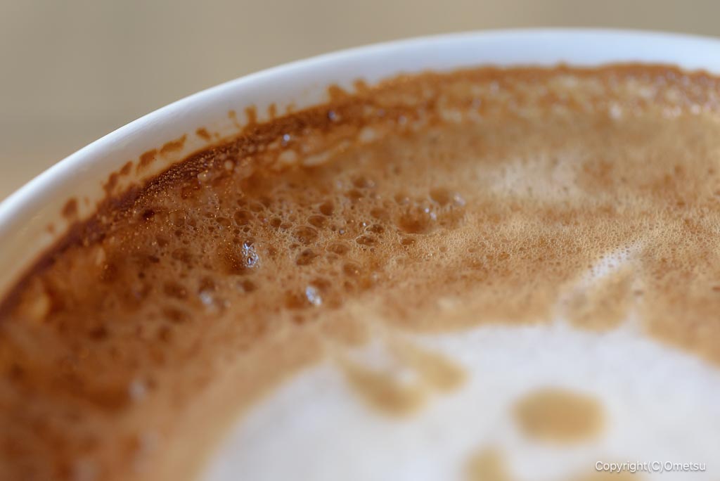 青梅・ナミオ珈琲の、カフェラテの泡