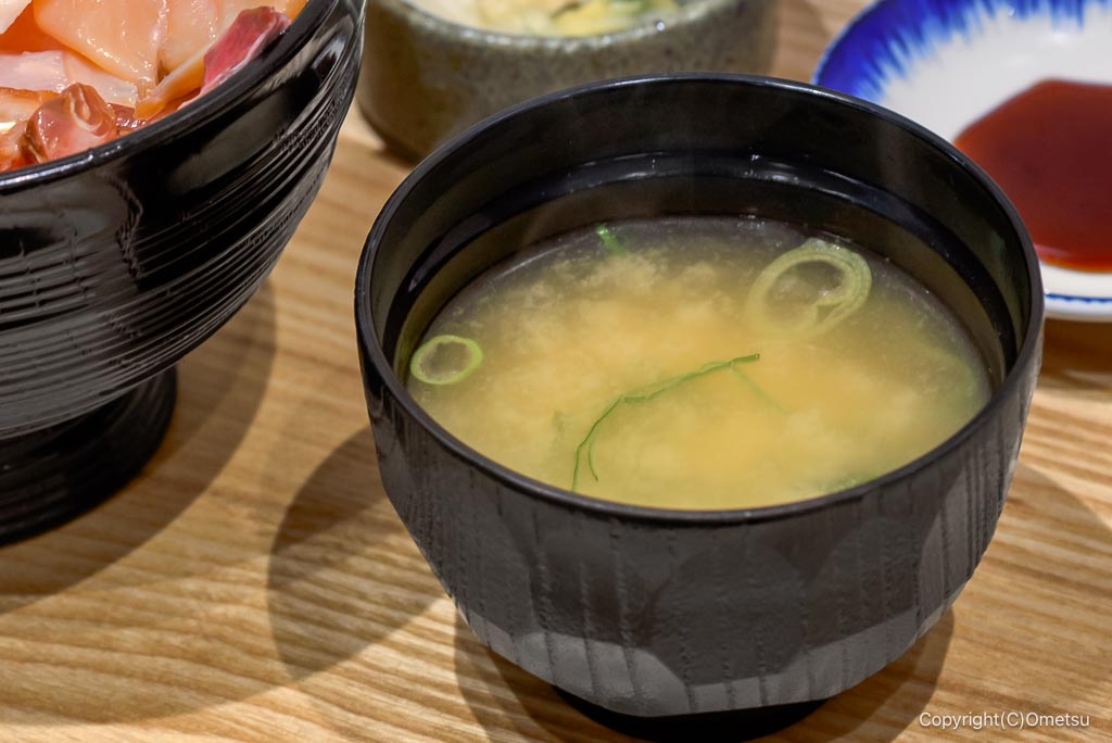海鮮食堂 とと市場あきる野店の、味噌汁