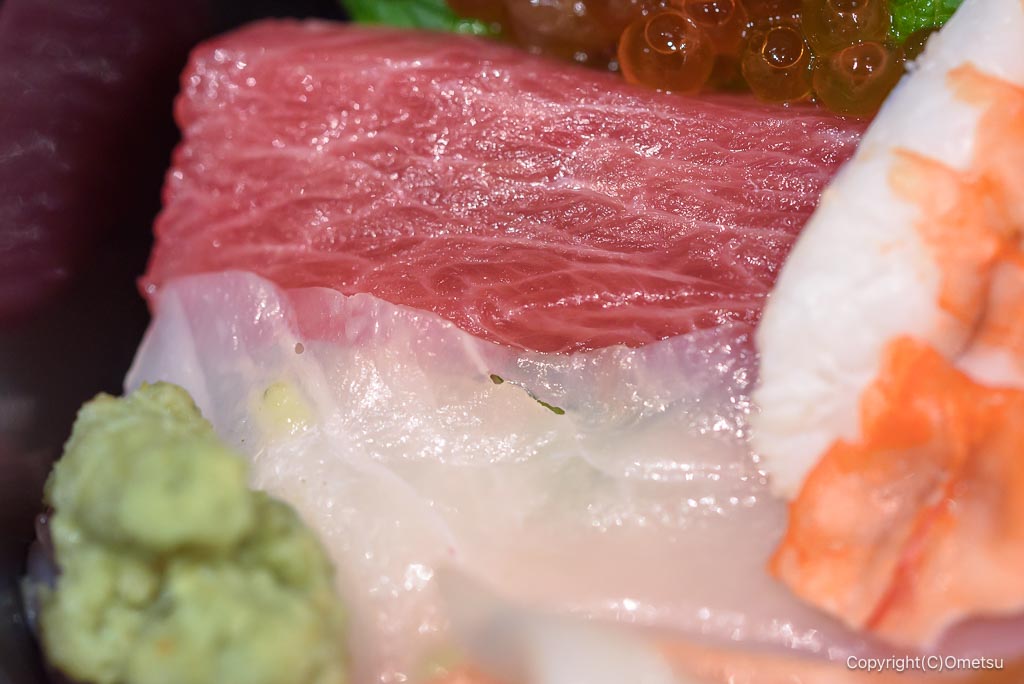 海鮮食堂 とと市場あきる野店の、海鮮丼の、マグロ