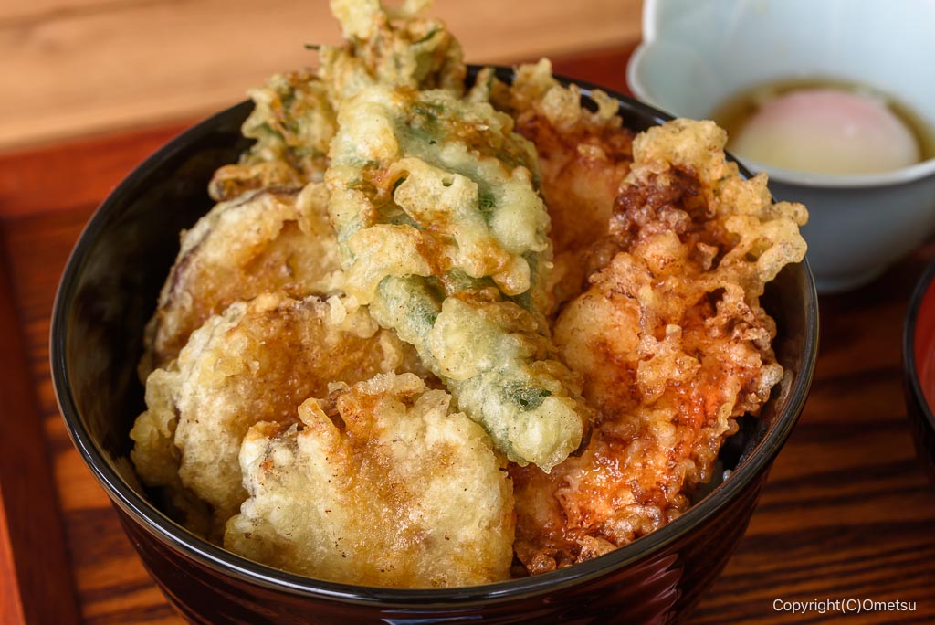 青梅「古民家カフェぽてすと」の、鳥芋天丼
