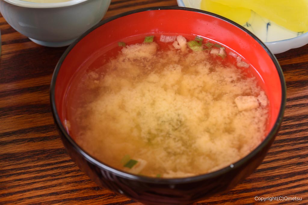 青梅「古民家カフェぽてすと」の、味噌汁