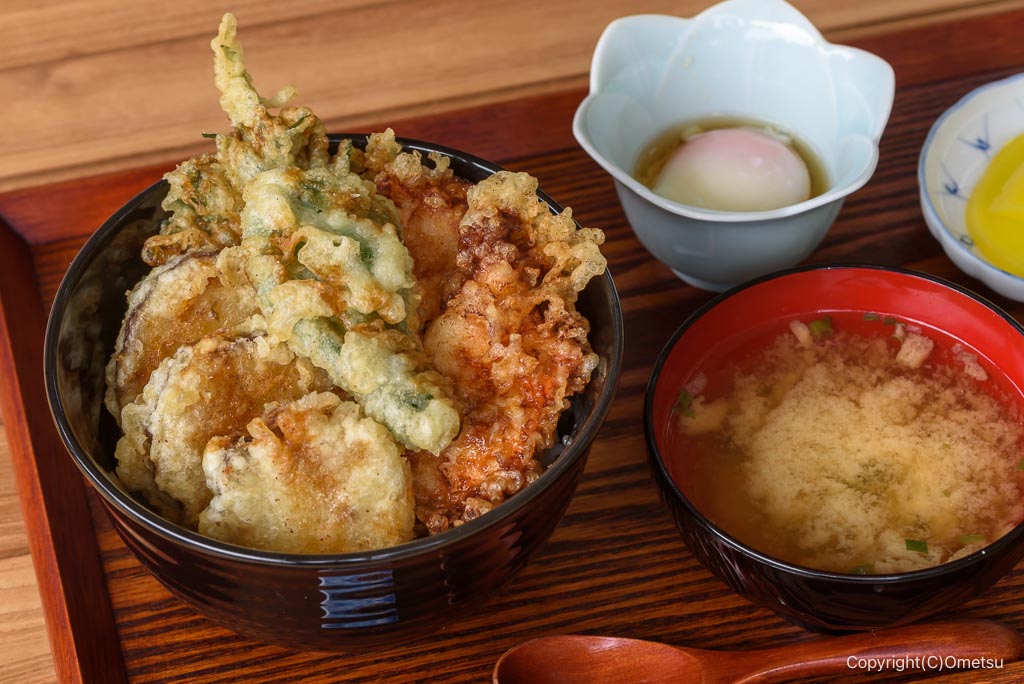 青梅「古民家カフェぽてすと」の、鳥芋天丼