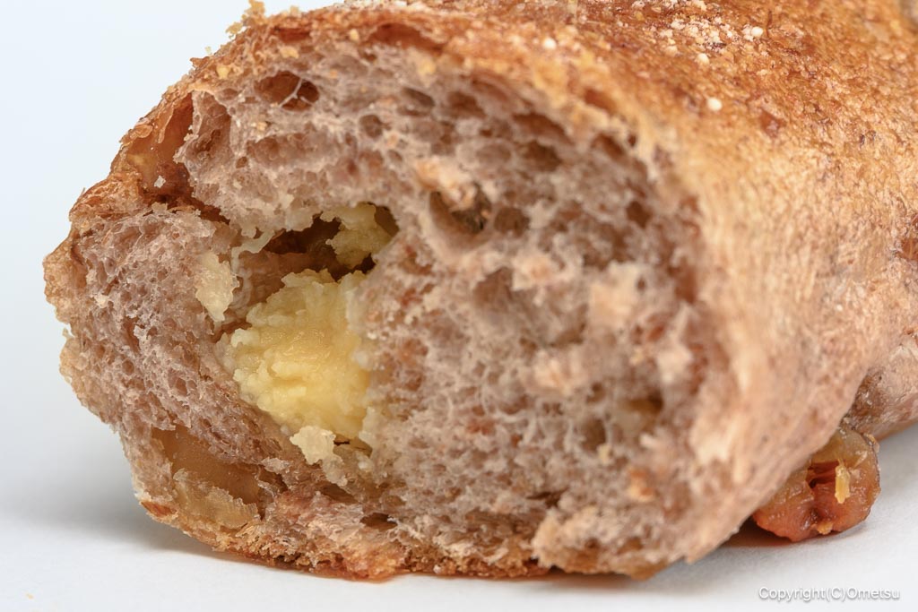 東青梅のベーカリー・COPAINのナッツショコラの、ホワイトチョコ
