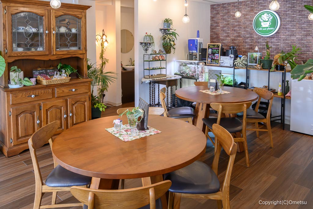 福生・cafe and plants Apr.の店内