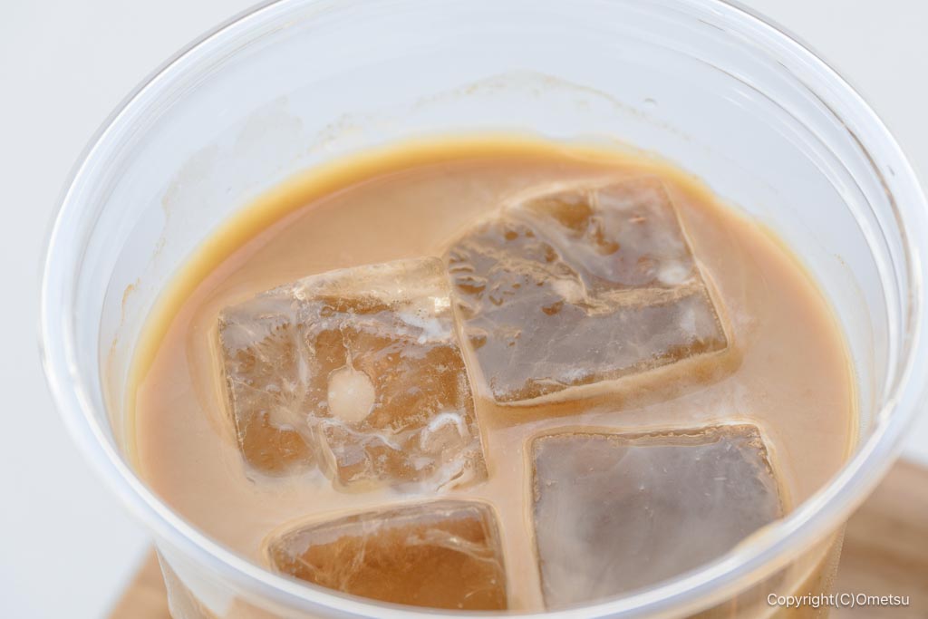 昭島市アキシマエンシスのカフェ、ampereのカフェラテ