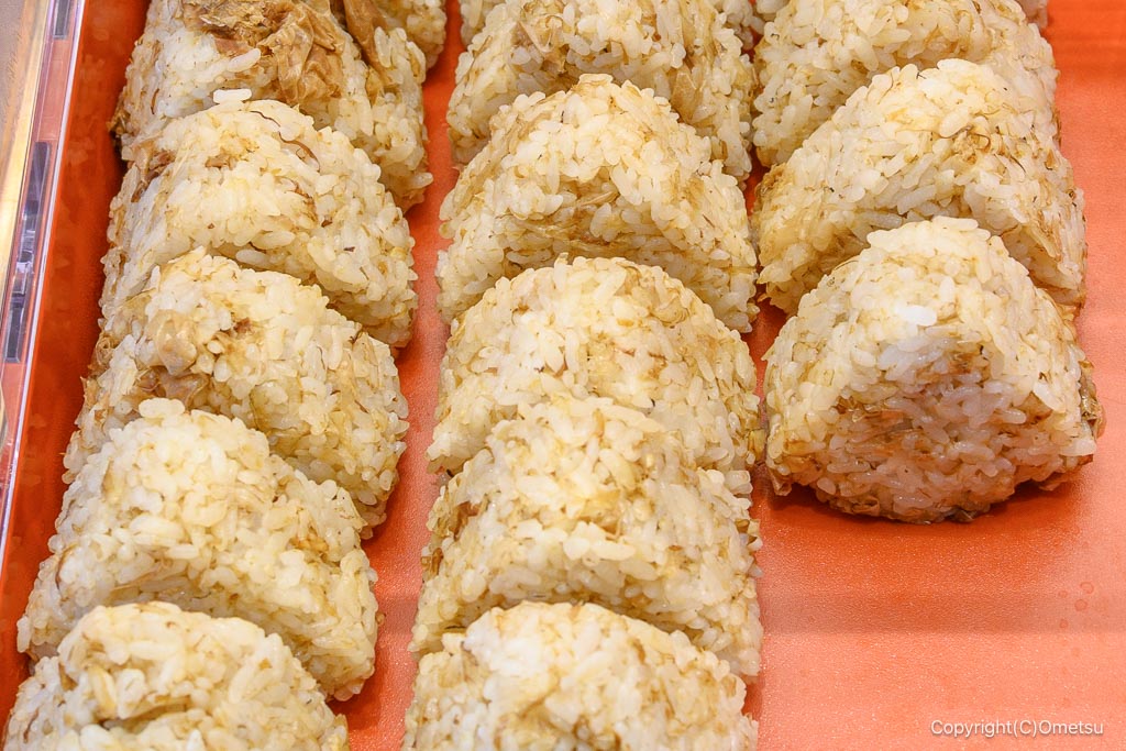 武蔵野うどん小麦晴れ・イオンモール日の出店のおにぎり