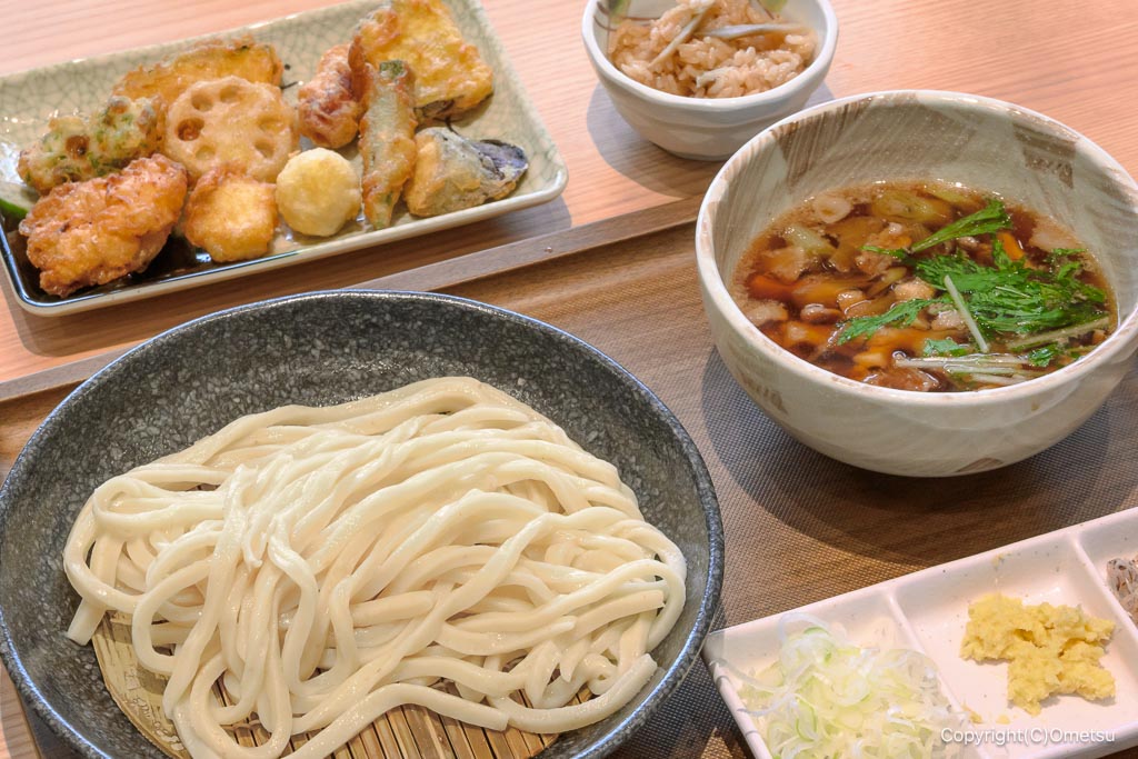 武蔵野うどん小麦晴れ・イオンモール日の出店の、肉汁うどん