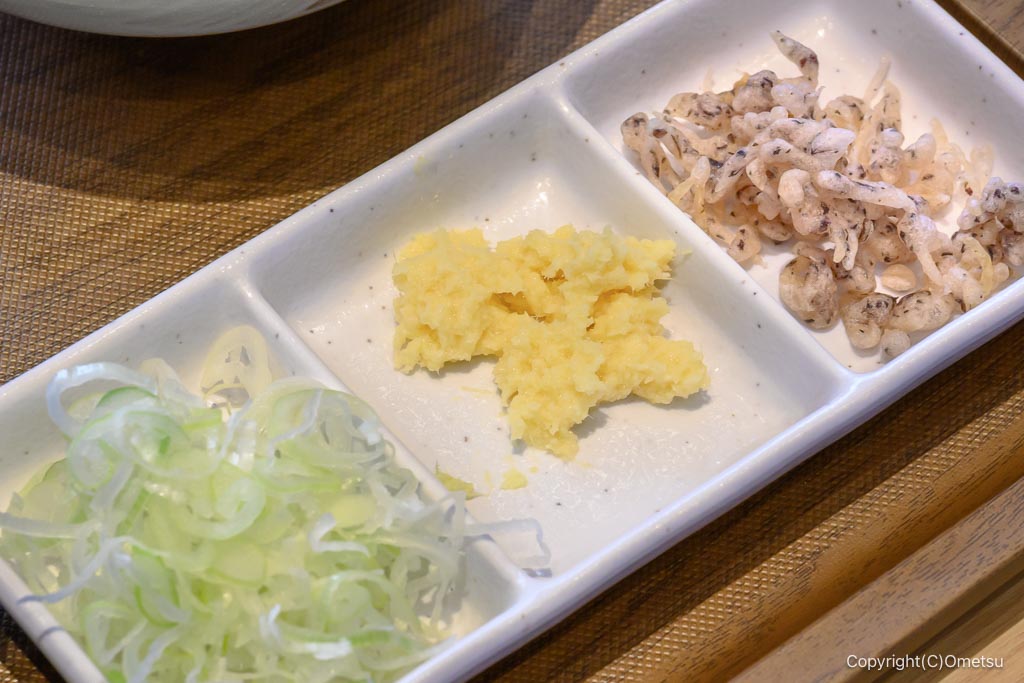 武蔵野うどん小麦晴れ・イオンモール日の出店の、薬味