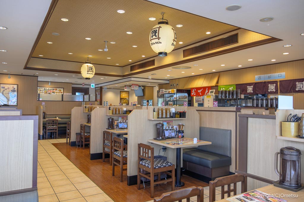 資さんうどん 秋川小川店の店内