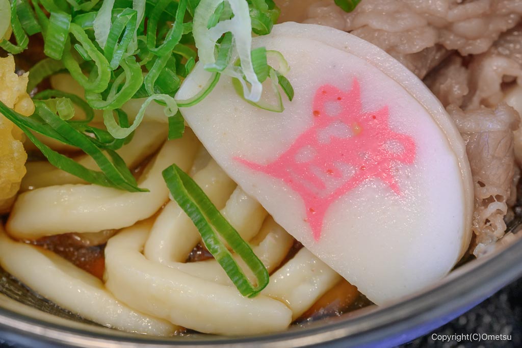 資さんうどんの、カマボコ