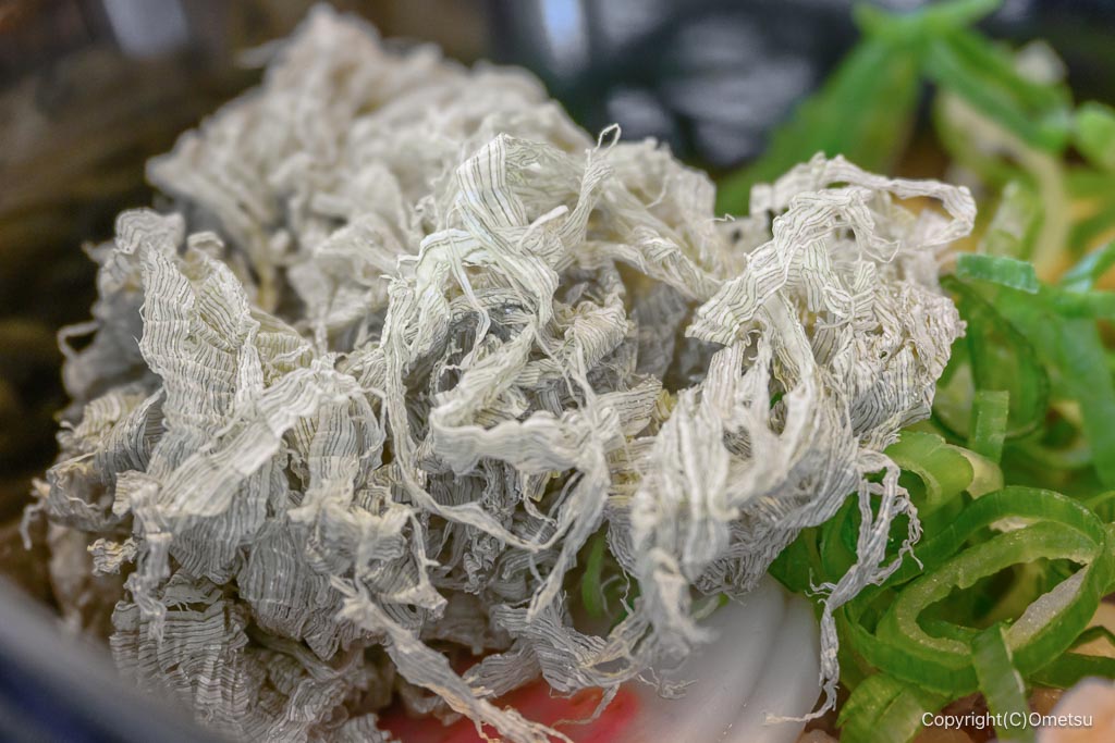 資さんうどんの、とろろ昆布