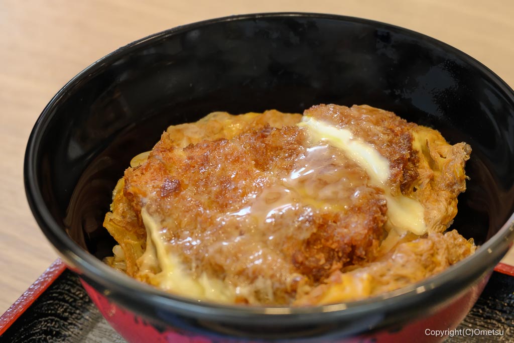 とろろ昆布の、ミニカツとじ丼