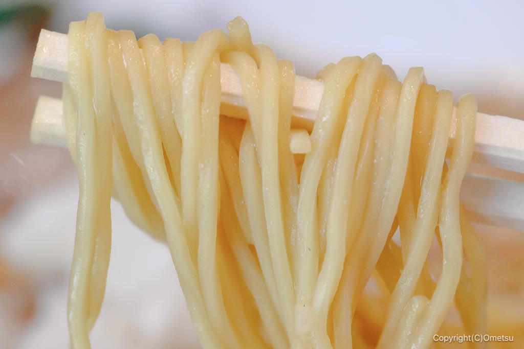 青梅・びんびん亭河辺店の、麺
