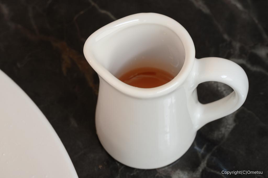 昭島「カフェEnowa」のホットケーキパスタ・フルーツと、メイプルシロップ