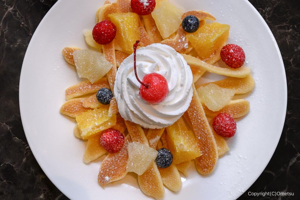 昭島「カフェEnowa」のホットケーキパスタ・フルーツ