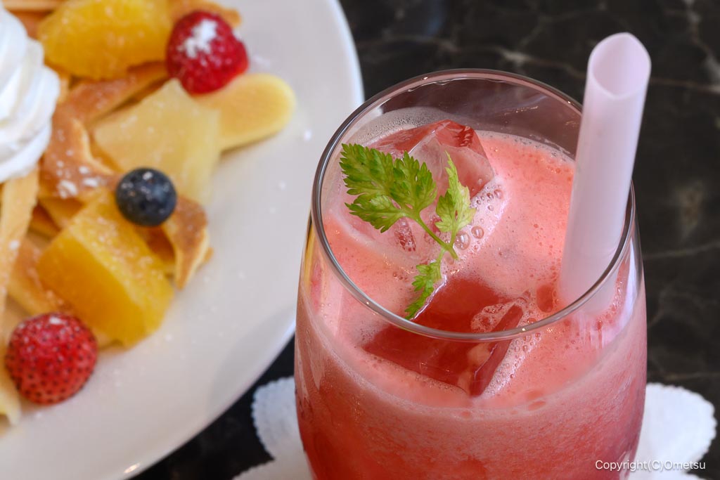 昭島「カフェEnowa」のスイカのフレッシュジュース