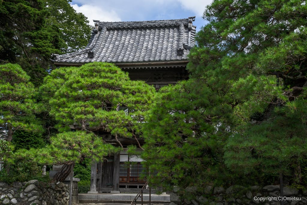 羽村・一峰院の山門
