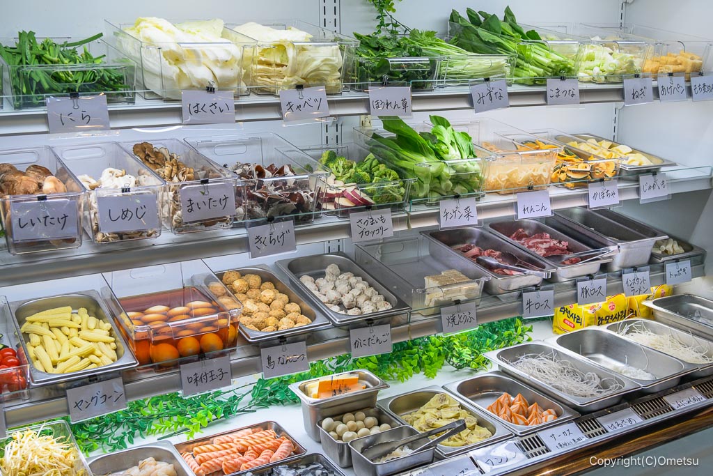 あきる野市の、麻辣湯専門店Veggie Gooの、食材冷凍ケースコーナー