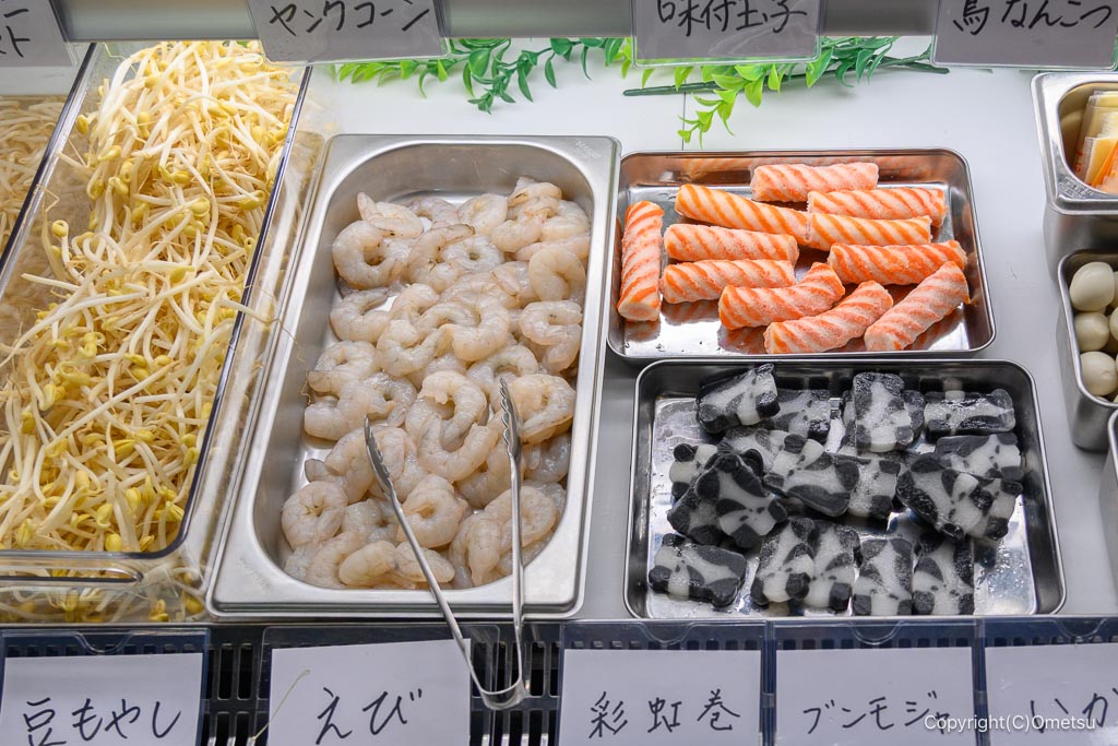 あきる野市の、麻辣湯専門店Veggie Gooの、食材冷凍ケースコーナー