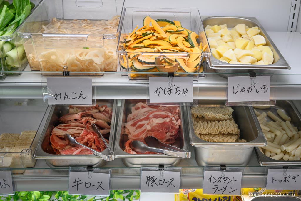 あきる野市の、麻辣湯専門店Veggie Gooの、食材冷凍ケースコーナー