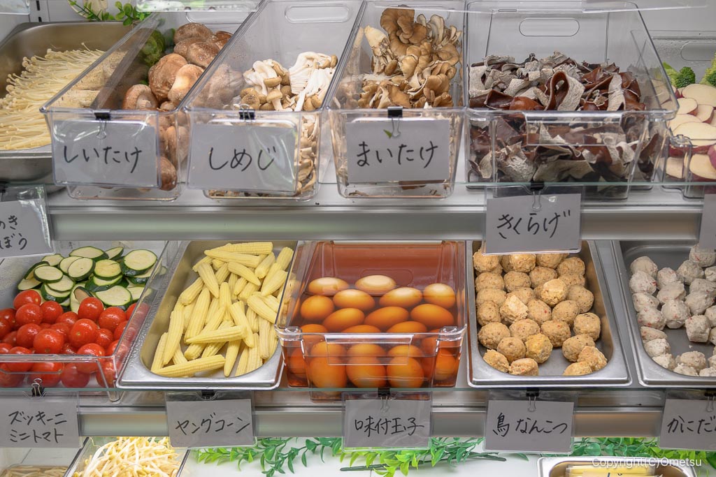 あきる野市の、麻辣湯専門店Veggie Gooの、食材冷凍ケースコーナー