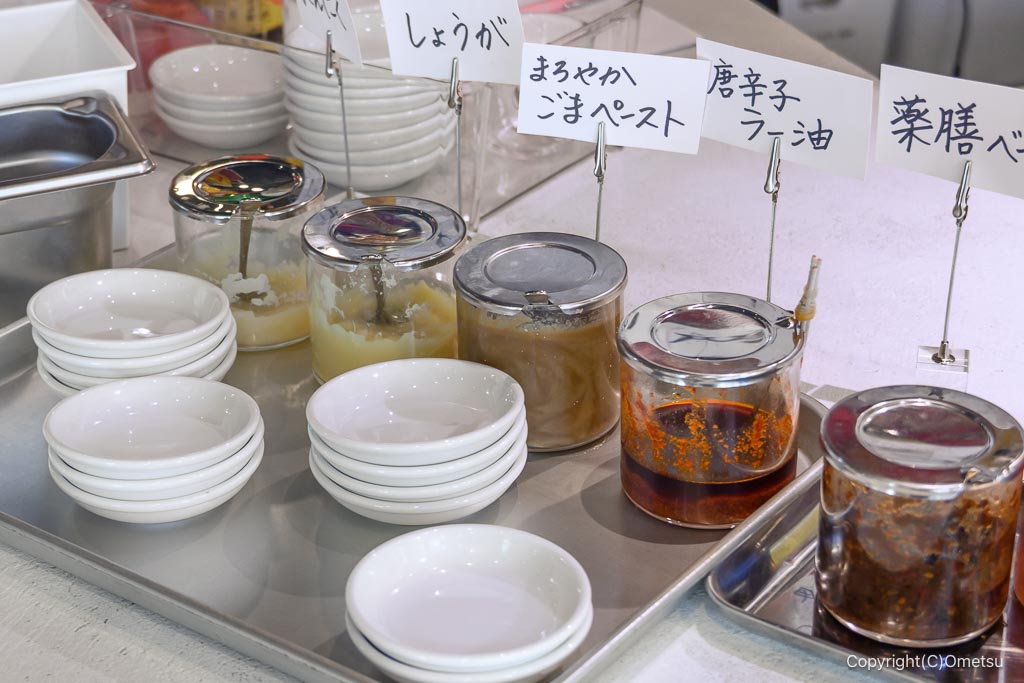 あきる野市の、麻辣湯専門店Veggie Gooの、調味料コーナー