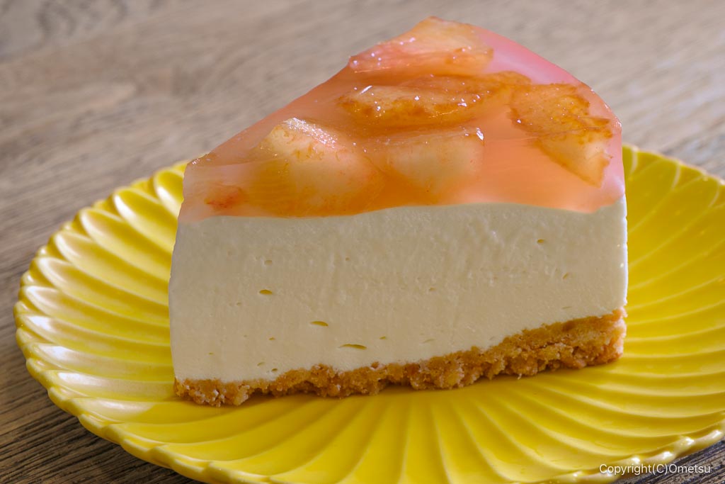 羽村・ペラゾカフェの、桃のレアチーズケーキ
