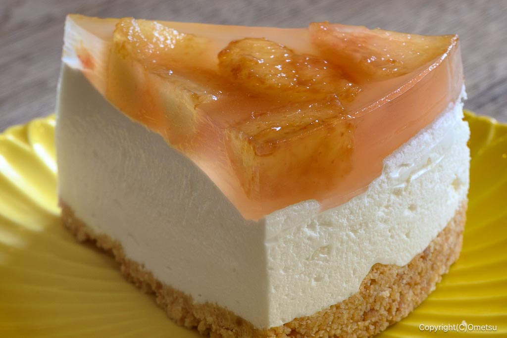 羽村・ペラゾカフェの、桃のレアチーズケーキ