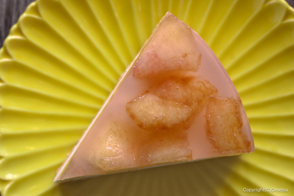 羽村・ペラゾカフェの、桃のレアチーズケーキ