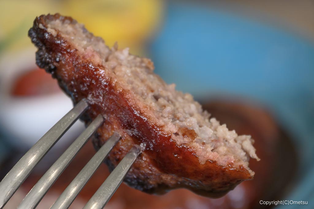 羽村・ペラゾカフェの、デミグラスハンバーグの肉