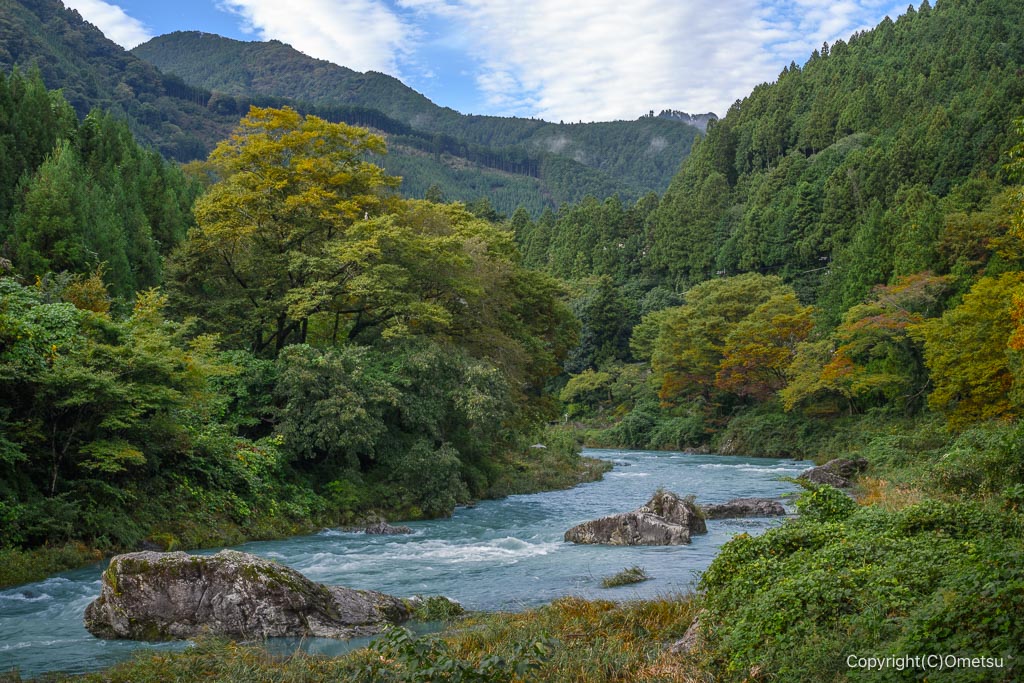 青梅・御岳渓谷の鵜の瀬橋付近の渓谷