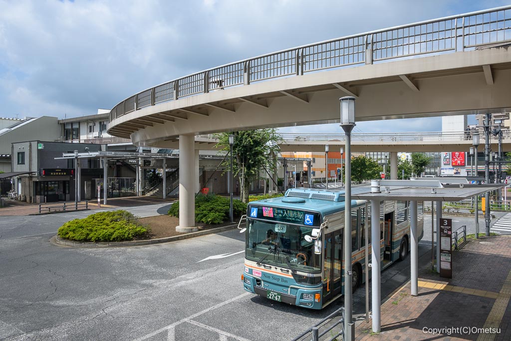 河辺駅の、入間市駅行・西武バス