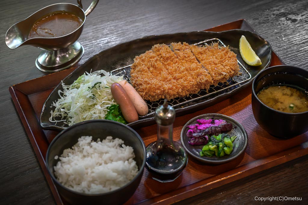 サイボク・天然温泉 花鳥風月のレストランのリブロースとんかつ膳
