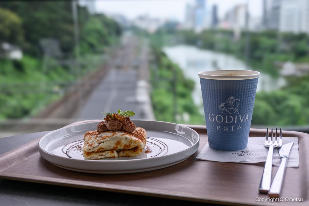 JR飯田橋駅・ゴディバカフェと、チョコレートムースクレープ