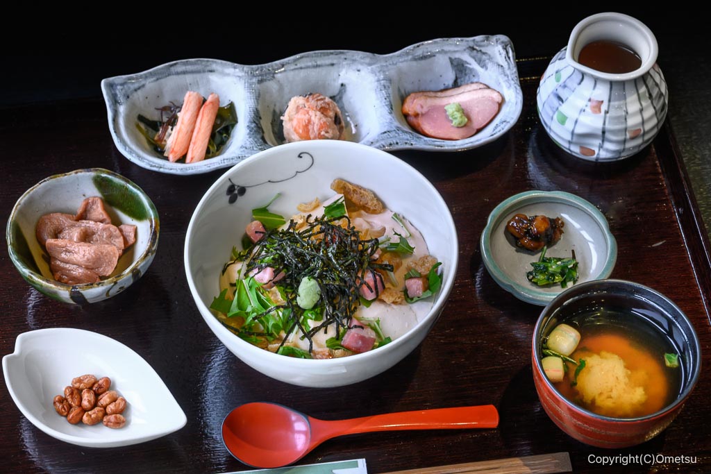 青梅「豆らく」の、おぼろ豆腐膳