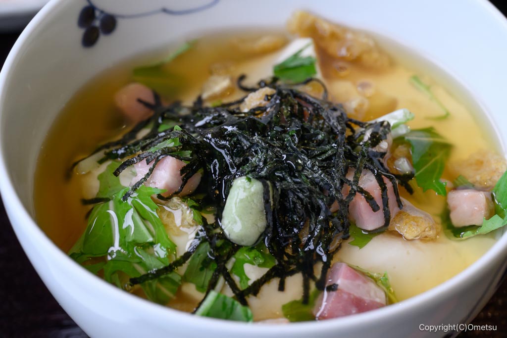 青梅「豆らく」の、おぼろ豆腐膳のあんかけがけ