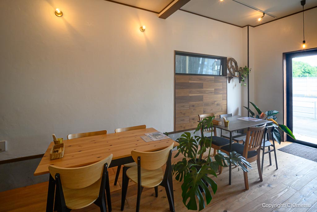 福生・UZUCafeの店内