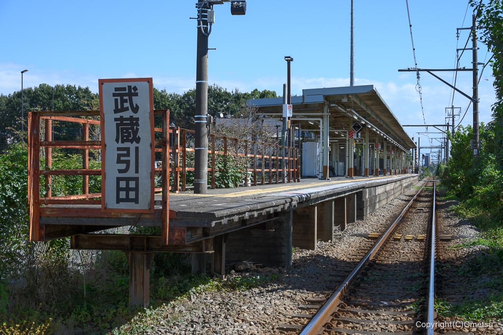武蔵引田駅前の踏切