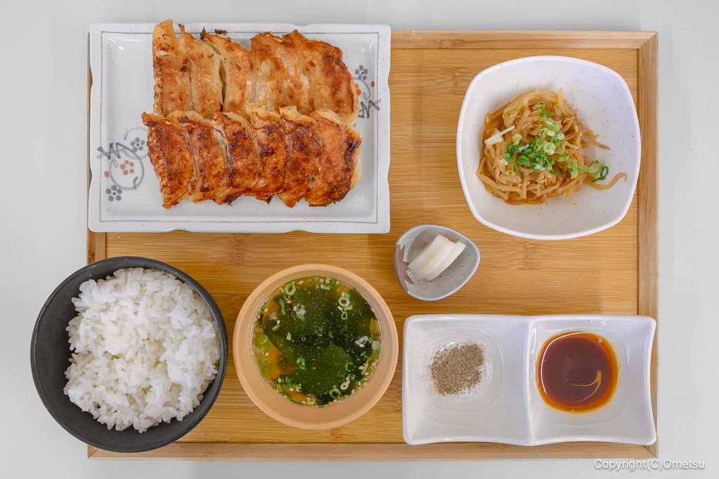 ロピア昭島店・宝餃子の、餃子定食