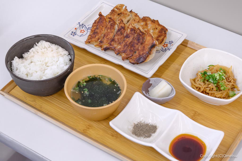 ロピア昭島店・宝餃子の、餃子定食