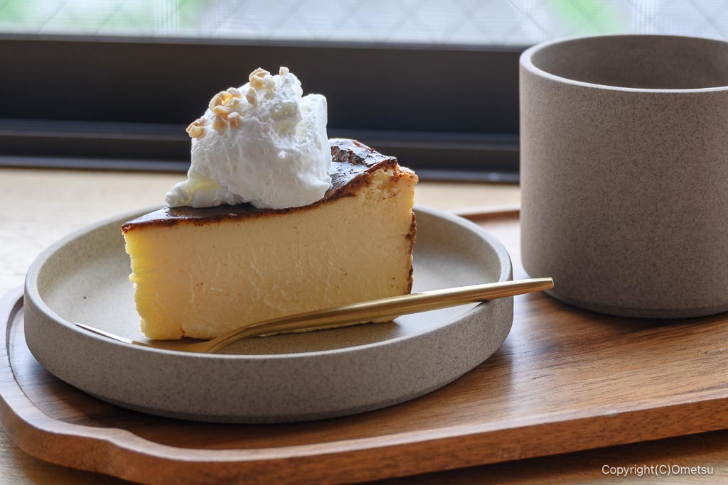 拝島「レコード喫茶ぷらっせ」の、自家製チーズケーキ