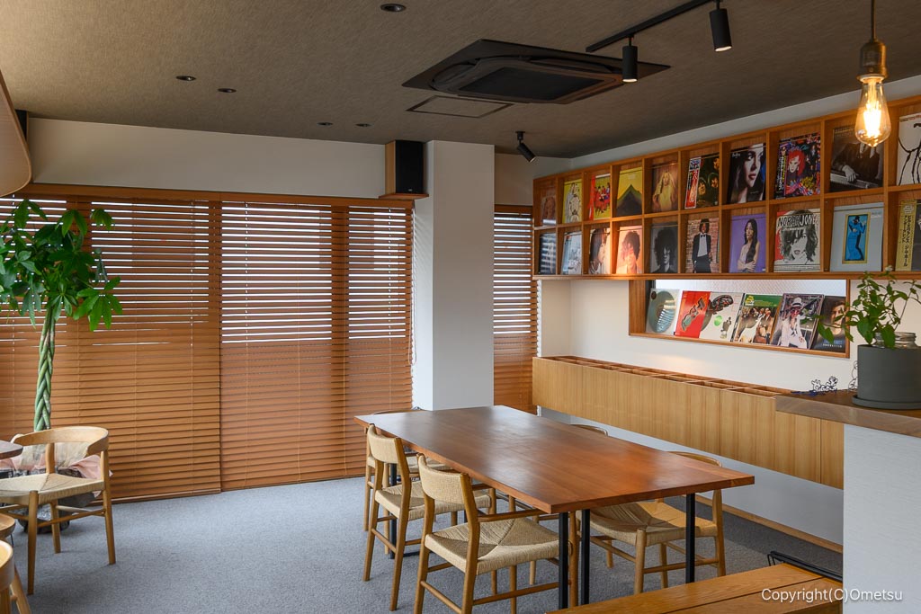 拝島「レコード喫茶ぷらっせ」の店内